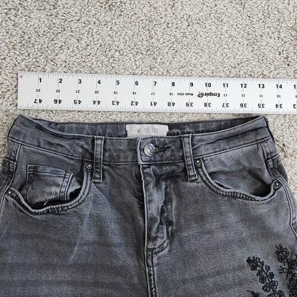 We The Free Girlfriend Jeans Embroidered Floral Cut Off Hem Cotton Blend Size 26 - Picture 13 of 16